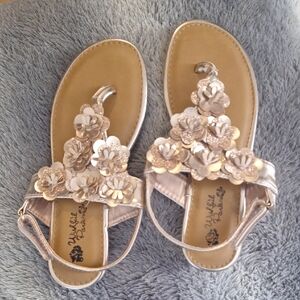 Girls Floral Glitter T-Strap Sandals in Metallic Pink